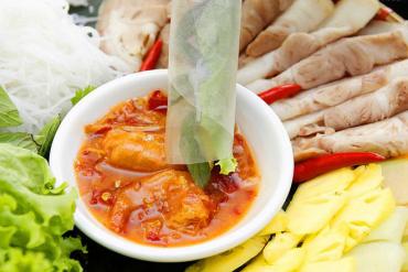 Ở Huế có một loại đồ chấm với thịt luộc cực ngon, bảo đảm ai ăn một lần cũng mê mẩn