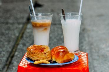 Sài Gòn có những combo ăn sáng kinh điển phải "đi tay trong tay", bạn thử bao nhiêu trong số này rồi?