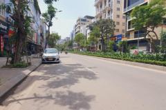 Bán nhà mặt phố Lạc Long Quân  vỉa hè , kinh doanh, thang máy ,view Hồ Tây 65m 7tầng MT