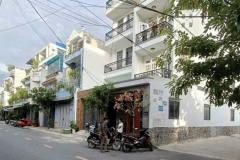 BÁN NHÀ LÔ GÓC  - ĐƯỜNG NHỰA THÔNG THOÁNG- 3 TẦNG- 71M2- NGANG 5m - CHỦ THIỆN CHÍ XOẮN