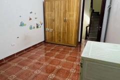 Cho thuê căn hộ tập thể tầng 2 ở hộ gia đình, ngõ Trại Găng, 70m2, 2 ngủ, 5.5