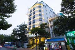 Bán khách sạn 166m2 mặt phố Châu Long xây 8 tầng mặt tiền 5.5m sát Hồ Trúc Bạch giá 75 t