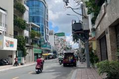 Cho thuê nhà mặt tiền đường Huỳnh Văn Bánh, Phú Nhuận tiện ở và kinh doanh với 7PN, 8WC