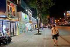 nhà mặt phố Nguyễn Văn Cừ, 440m, mặt tiền 18m, nở hậu, vỉa hè đá bóng