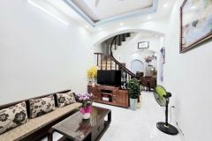 bán nhà nguyễn đình hoàn 40m x 4 tầng-10,9 tỷ nhà dân xây,lô góc,ngõ ba gác tránh,gần