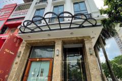 Bán tòa KS 8 tầng, mặt phố<br />
Nguyễn Hoàng. DT 234m2, MT<br />
10m. Vị trí đắc Địa. Giá 178 tỷ.